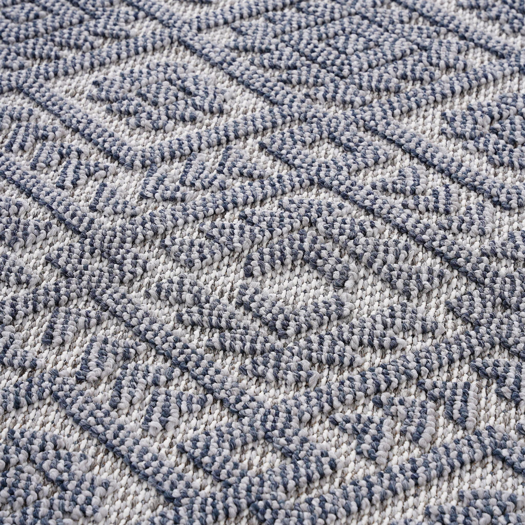 Guros - 6' X 9' Traditional Indoor / Outdoor Area Rug - White / Gray