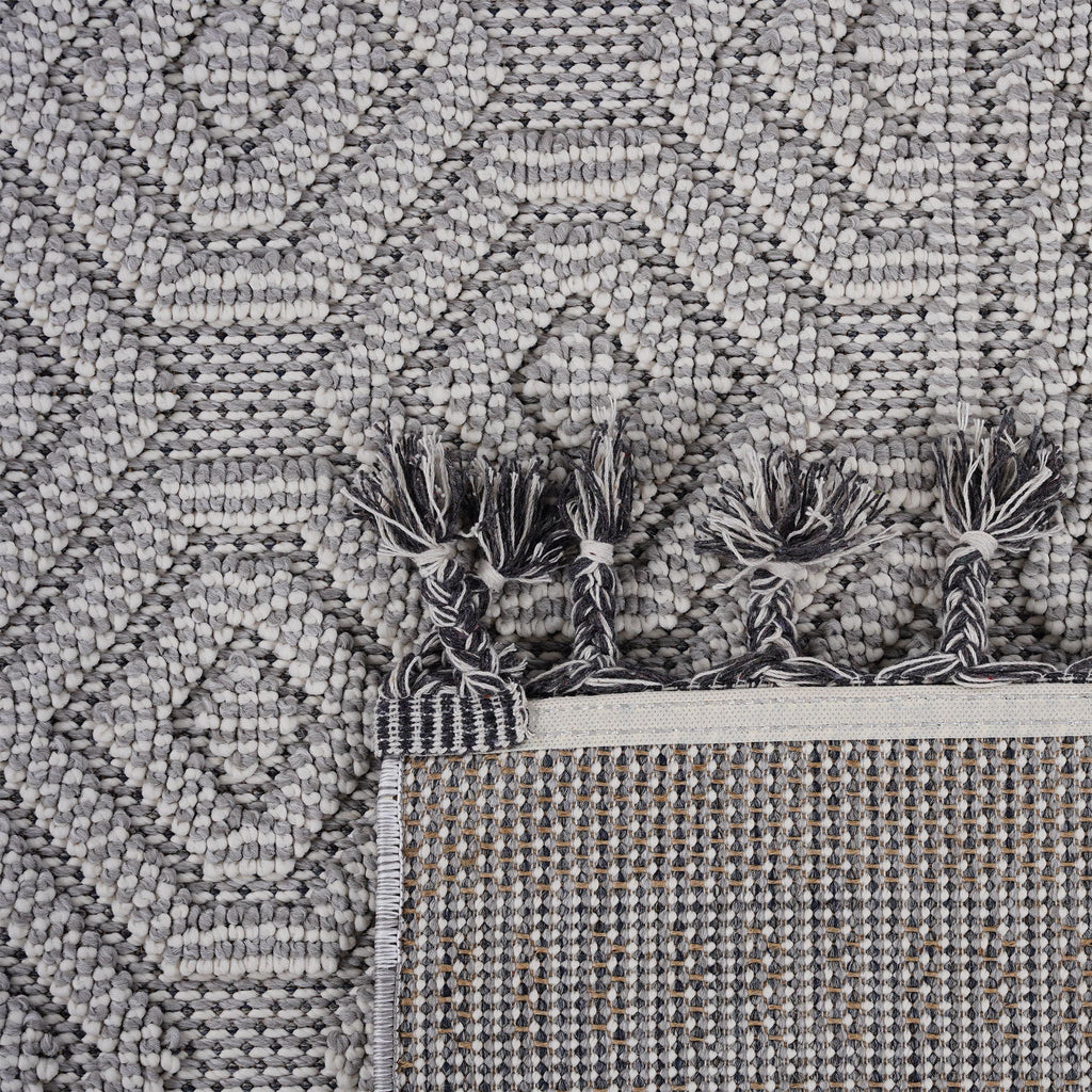 Guros - 6' X 9' Geometric Indoor / Outdoor Area Rug - White
