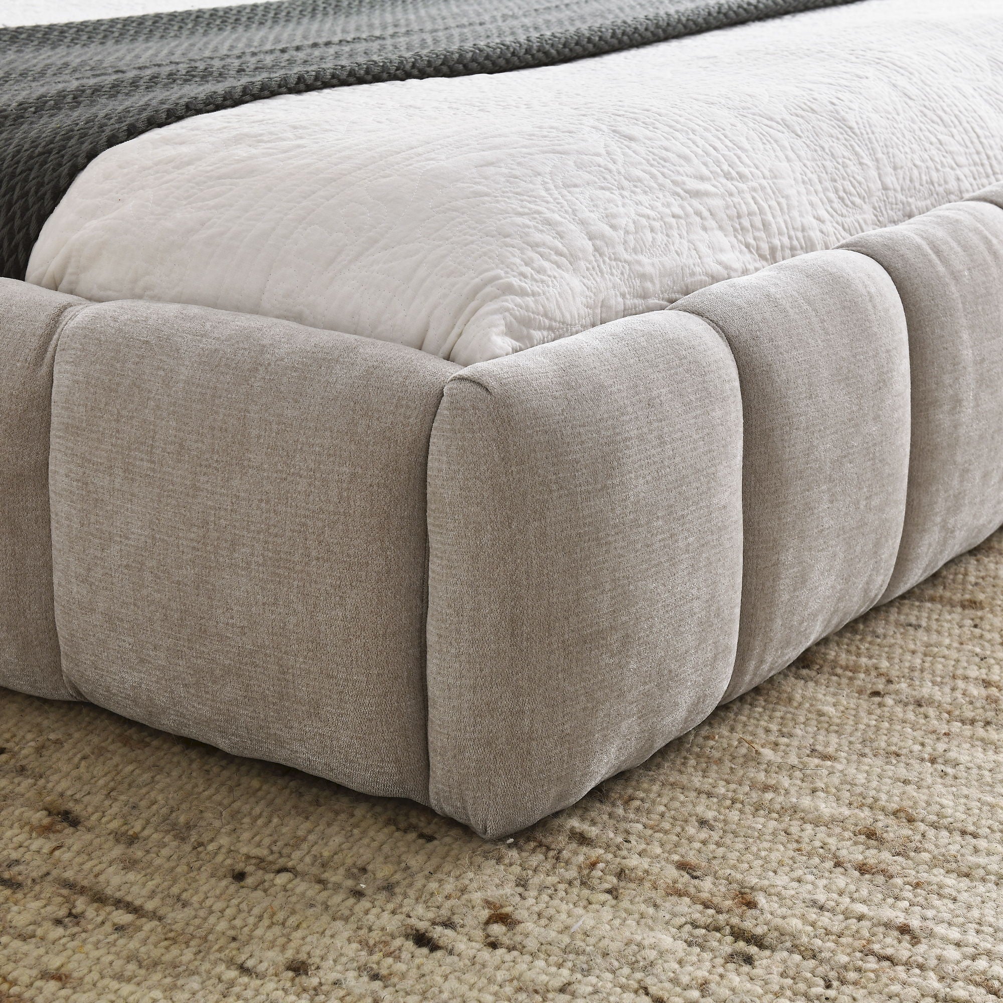 Modern Platform Bed Frame With Thick Fabric