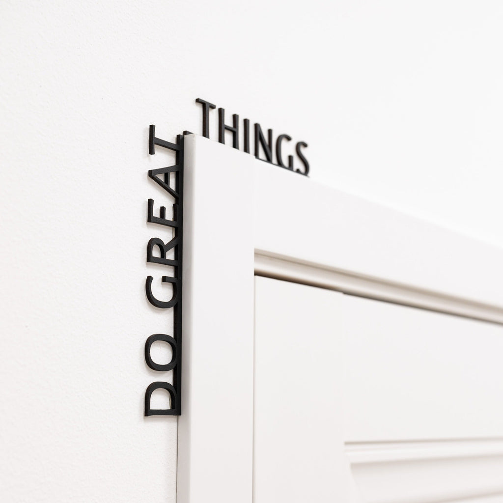 Wooden Corner Quote – Do Great Things